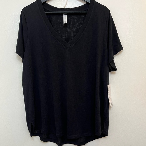 Athleta Breezy Scoop Tee - Picture 2 of 9